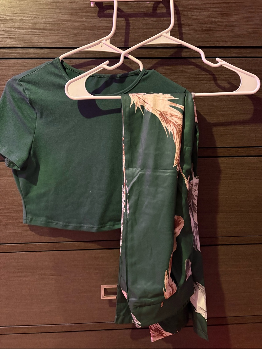 Kids Dark Green Two-Piece Pajama Set with Feather Print